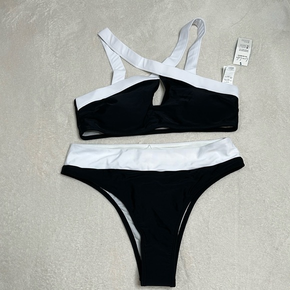 New! Black/White Colorblock Wrap Top & Extra Cheeky Bikini Swimsuit Size Large - Picture 2 of 12